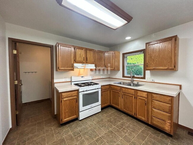 Building Photo - 139 Kabelin Ave