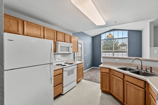 Building Photo - Gorgeous Two Bedroom Windmill Creek Condo!