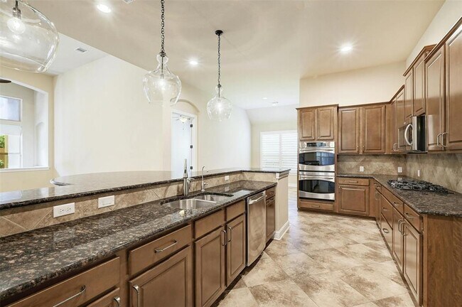 Building Photo - 211 Lake Como Dr