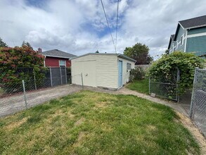 Building Photo - Studio Cottage / 1/2 off 3rd Month's Rent