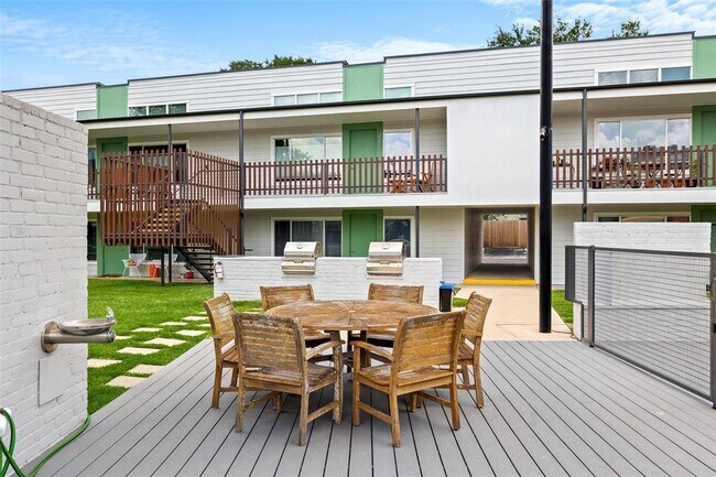 Building Photo - 2200 Dickson Dr