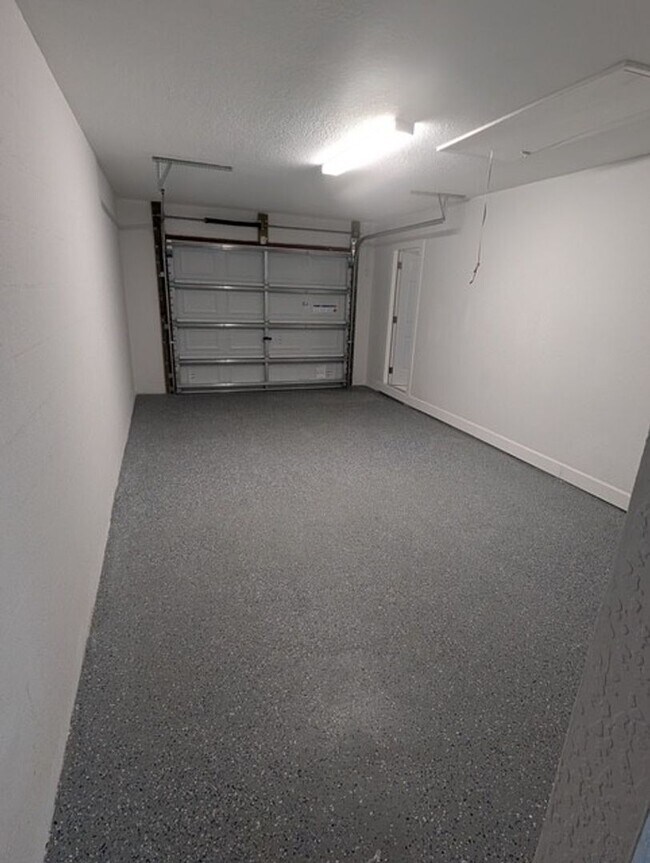 Building Photo - 608 20th Ave W