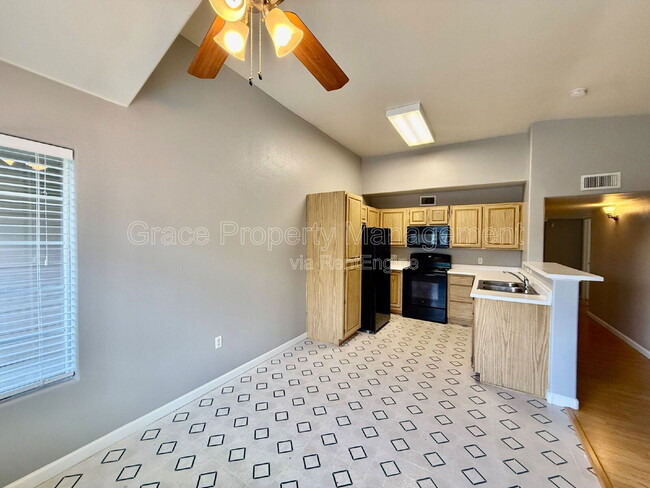 Building Photo - 1146 Opal St