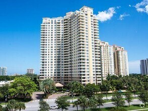 Building Photo - 19501 W Country Club Dr