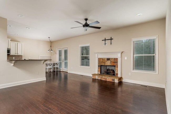 Building Photo - 307 Fieldstone Ln