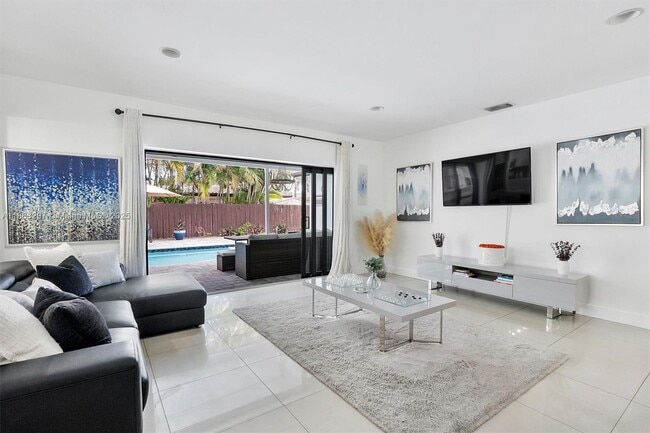 Building Photo - 5800 NE 18th Ave