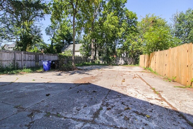 Building Photo - Must See!! Renovated Spacious Single Family House!