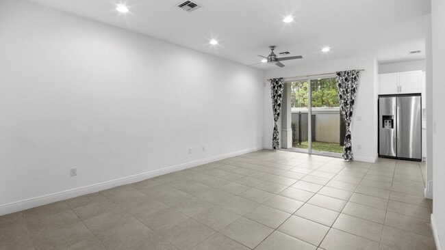 Building Photo - 6919 Pines Cir