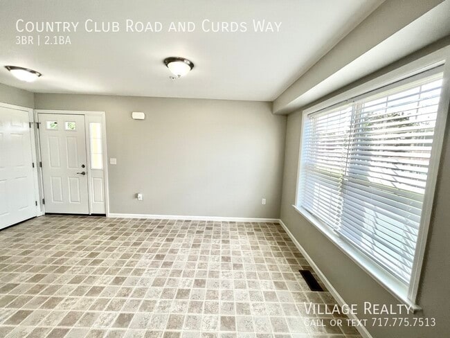 Building Photo - 703 Country Club Rd