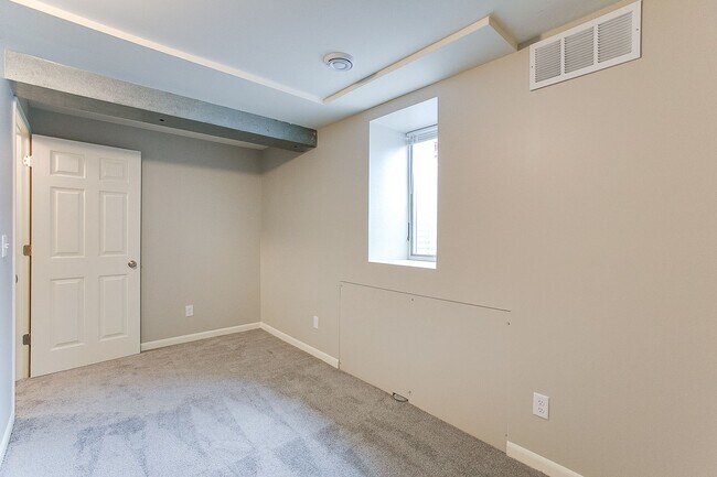 Building Photo - Updated 3 Bedroom Duplex in Battle Creek