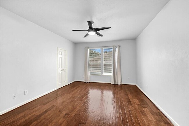 Building Photo - 7531 Oakwood Canyon Dr