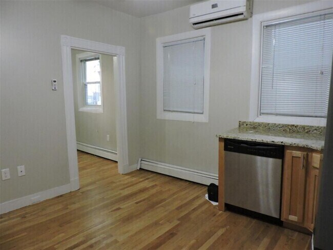 Building Photo - Amazing 1 Bed in Harvard Square available 6/1