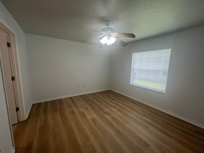 Building Photo - 38A Lindsay Dr