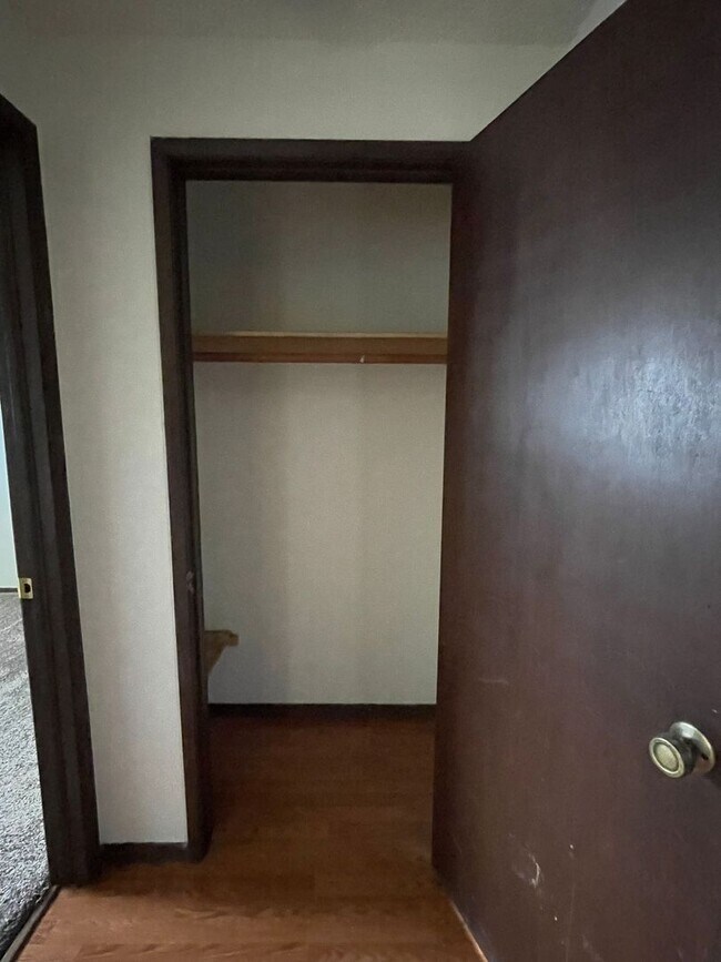 Building Photo - 2081