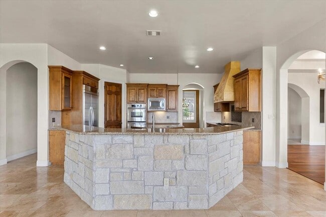 Building Photo - 8600 Bluegrass Dr