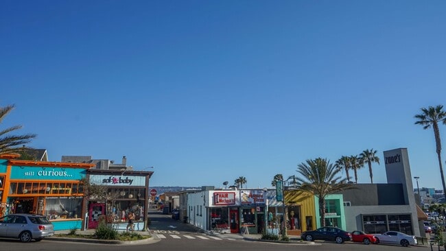Minutes to Pier Ave - 1420 Bonnie Brae St