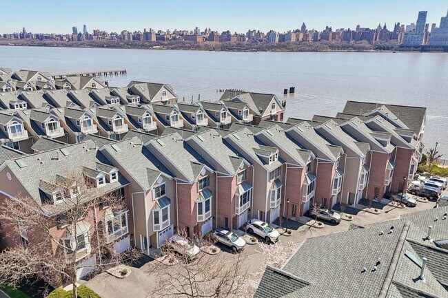 Building Photo - 428 Newburgh Ct