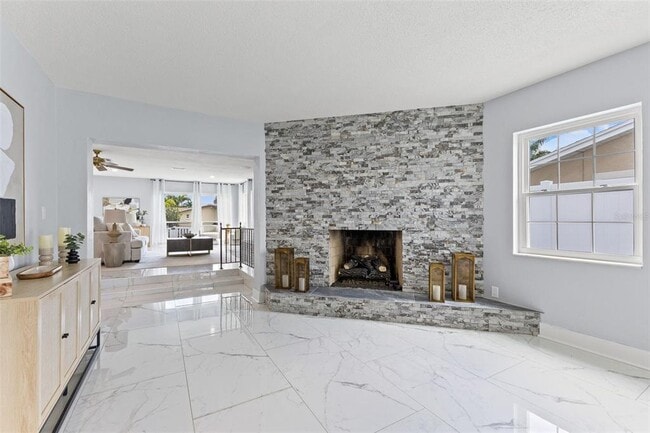 Building Photo - 4000 14th Way NE