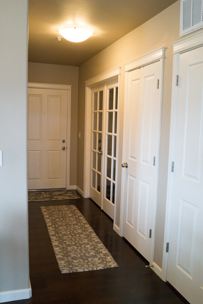 Building Photo - Evolve Real Estate: Beautiful 2 bedroom Pl...