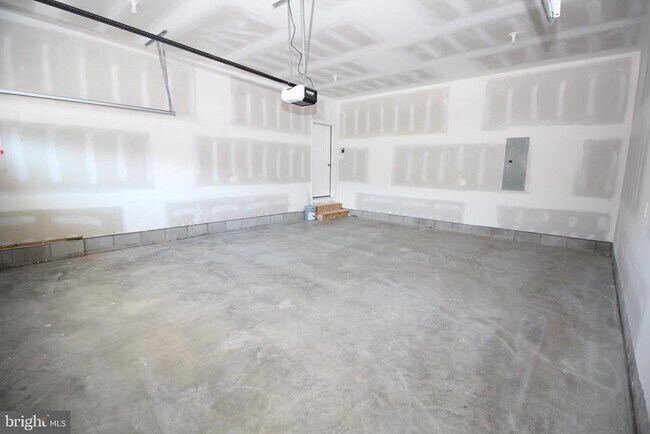 Building Photo - 35 Mapledale Rd