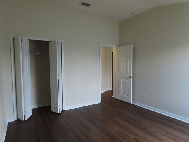 Building Photo - Waterside Point Townhome