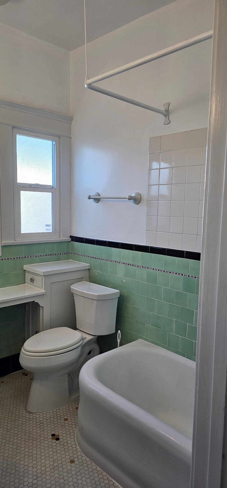 Bathroom - 218 1/2 N Kenmore Ave