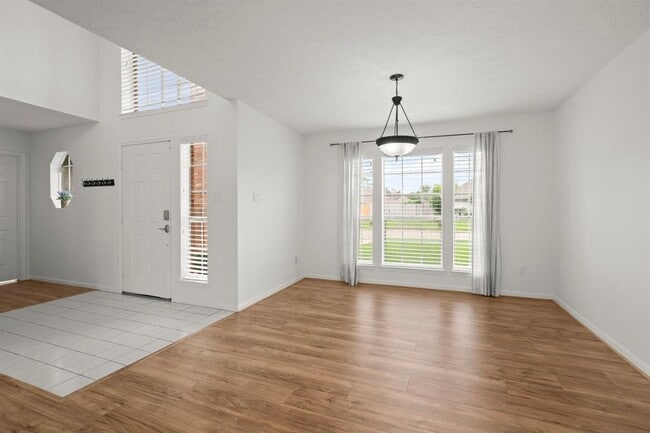 Building Photo - 10206 Jockey Club Dr