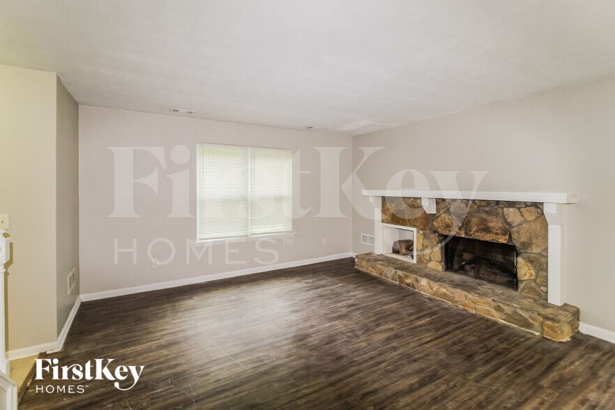 Building Photo - 6719 Timbers E Dr