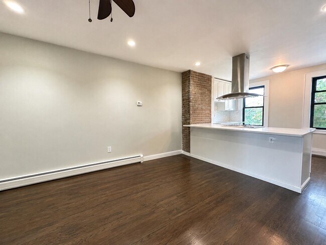 Building Photo - 221 Brunswick St