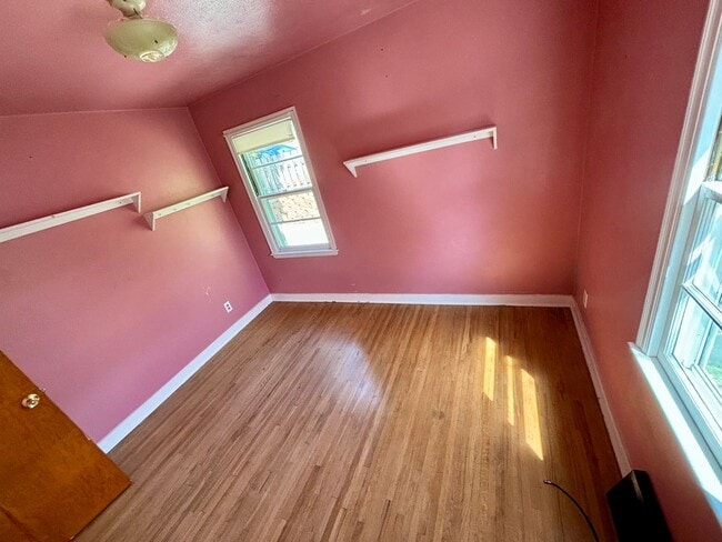 Building Photo - 3 Bedroom House in Morningside