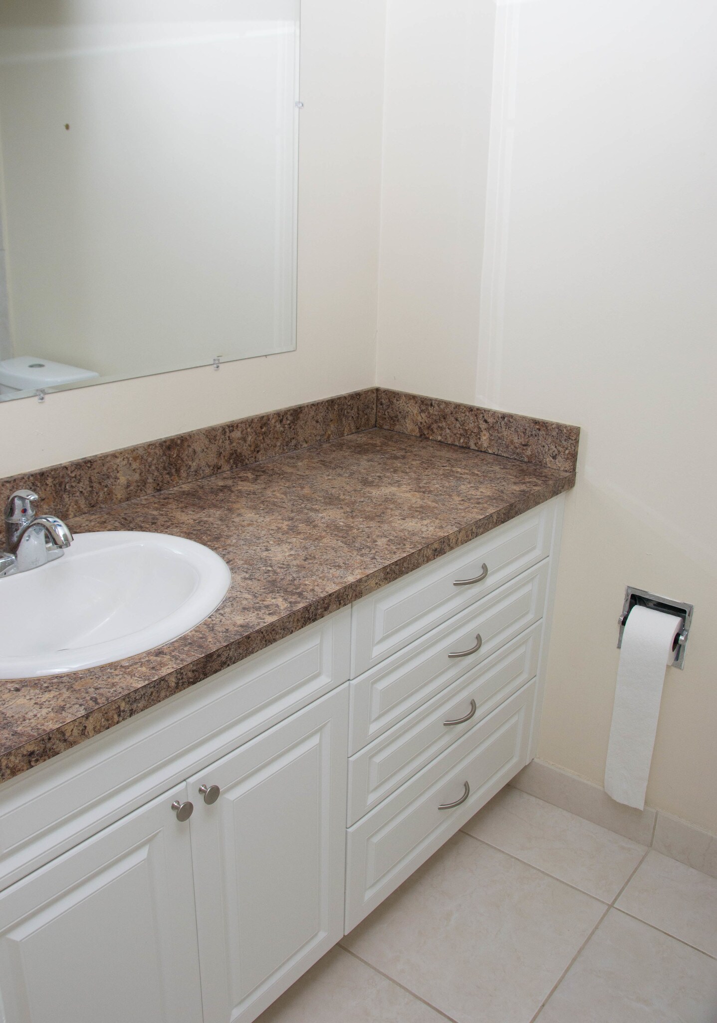 Building Photo - 2801 N Palm Aire Dr