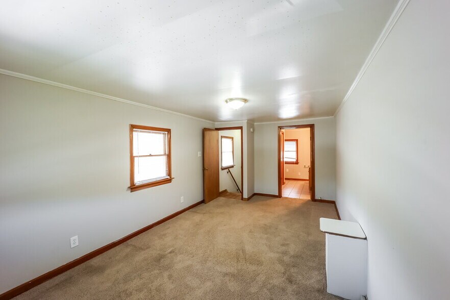 Building Photo - 5299 Sharon St