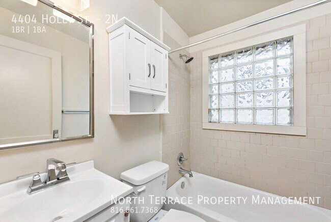 Building Photo - Renovated, VINTAGE 1BR with W/D - In The W...