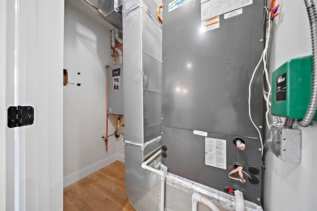 Building Photo - 1169 Adams St