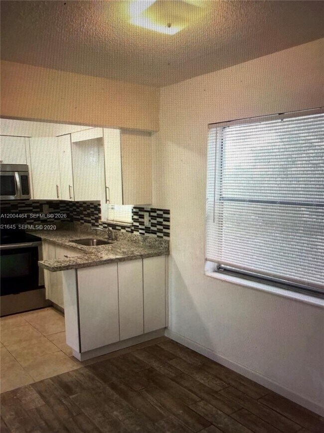 Building Photo - 2415 Lincoln St