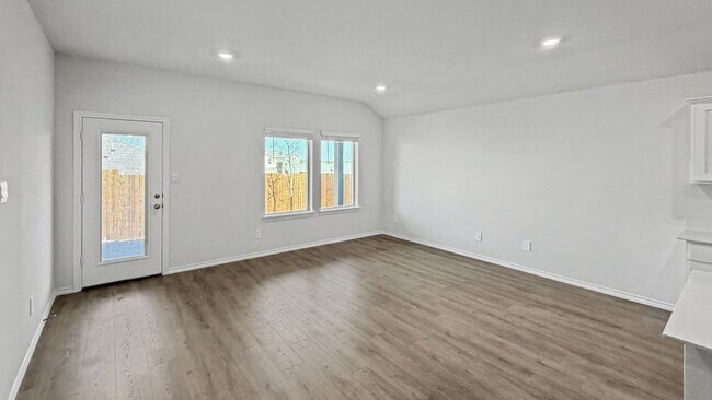 Building Photo - 3405 Tomahawk Dr