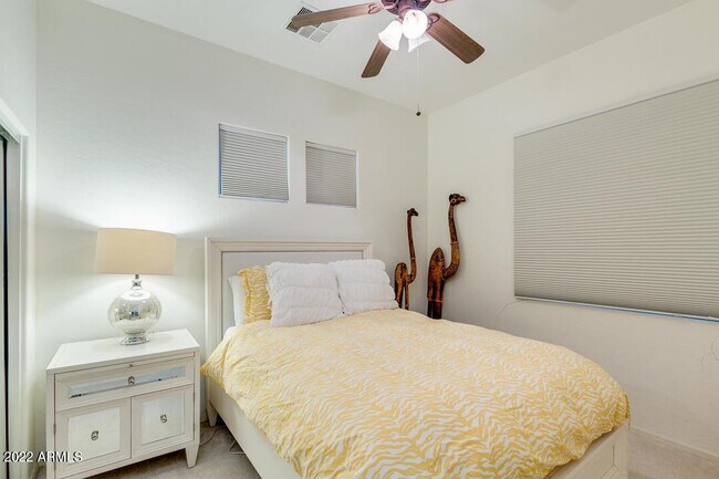 Building Photo - 2037 W Periwinkle Way