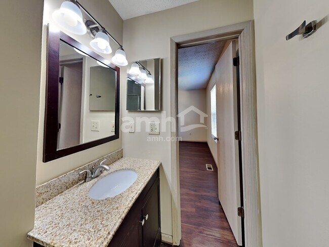 Building Photo - 2097 Earlsway Dr