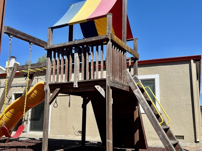 Building Photo - 630 Pilgrim Dr