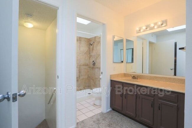Building Photo - 850 S River Dr