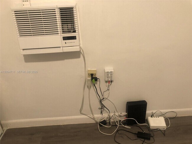 Building Photo - 2161 SW 14th Terrace