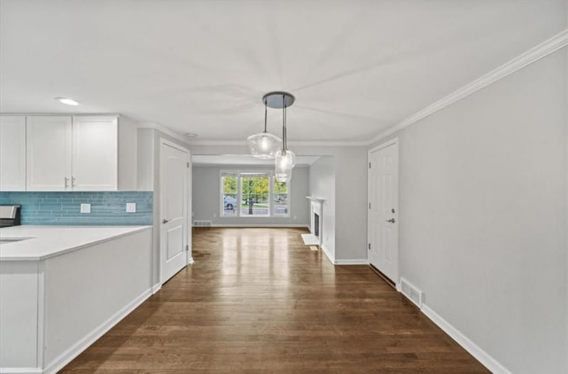 Building Photo - 3306 W 71st Terrace