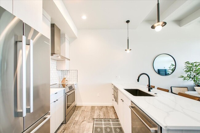 Building Photo - Fully Furnished Apt with great views! This home offers the perfect blend of luxury, convenience, ...