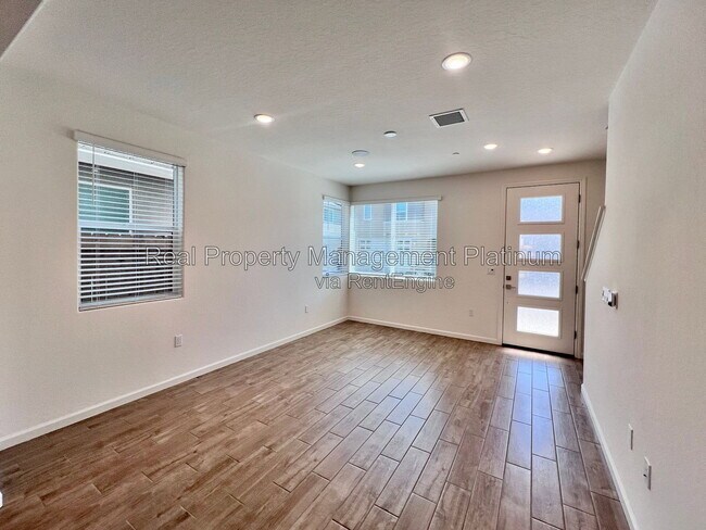 Building Photo - 1533 Vintage Ln