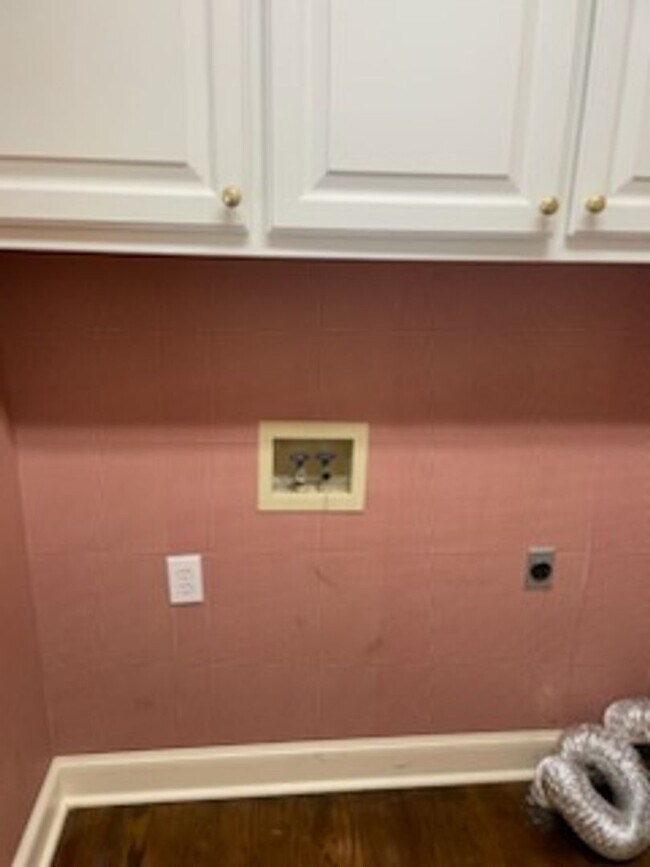 Building Photo - 255 Stonewood Dr