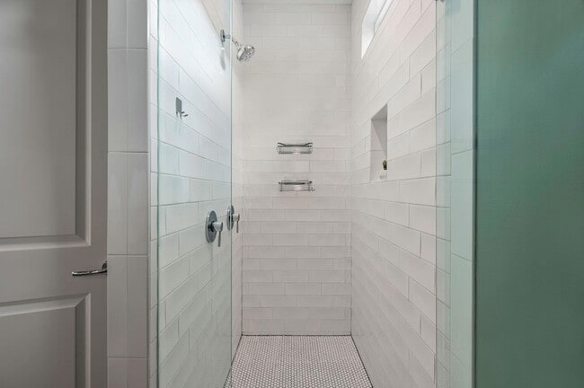 Building Photo - 1301 Cometa St