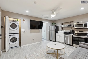 Building Photo - 318 S Montreal Ave