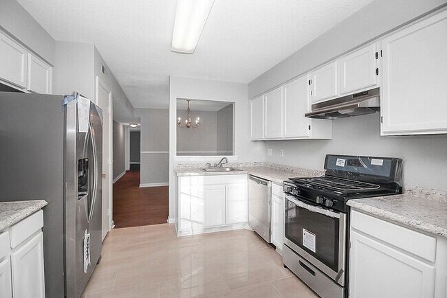 Building Photo - Updated First Floor 2BD/2BA Condo in Forest Ridge!