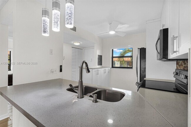 Building Photo - 7142 Golf Colony Ct