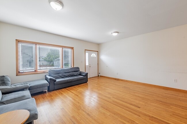 Building Photo - 2549 S Hillock Ave